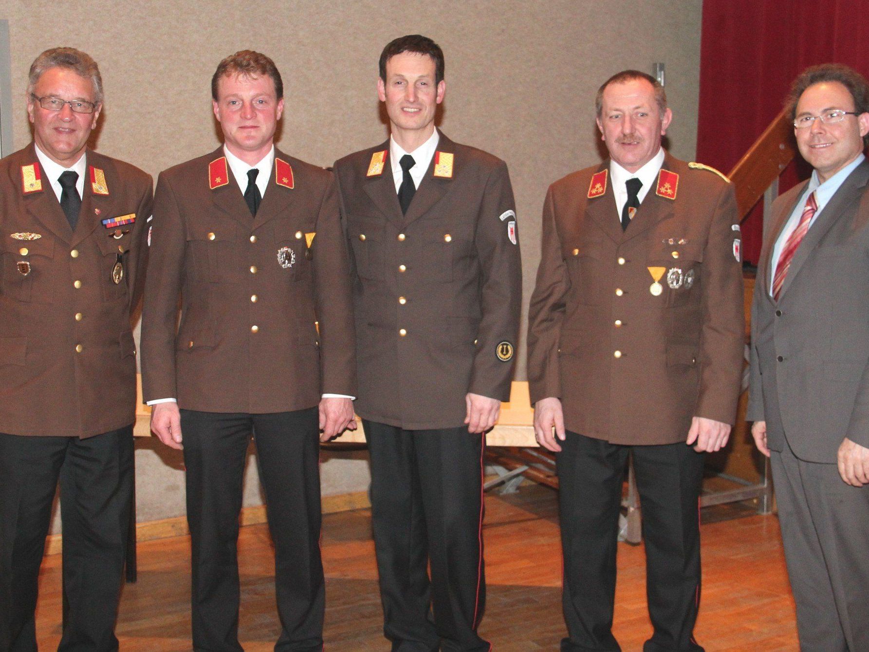 AFK Uli Vonach, Jubilar Dietmar Raid, BFI Herbert Österle, KDT. Harald Gunz und Bgm. Franz Martin. (v.l.n.r.) AFK Uli Vonach, Jubilar Dietmar Raid, BFI Herbert Österle, KDT. Harald Gunz und Bgm. Franz Martin. (v.l.n.r.)