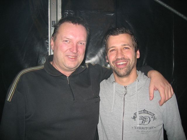 Andelsbuch´s sportlicher Leiter Mandi Volks im Smalltalk mit Torhüter Andreas Morscher vom FC Schwarzach Andelsbuch´s sportlicher Leiter Mandi Volks im Smalltalk mit Torhüter Andreas Morscher vom FC Schwarzach