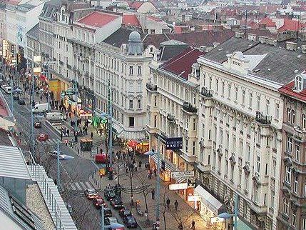16-Jähriger bei Wiener Europaplatz von Auto erfasst 16-Jähriger bei Wiener Europaplatz von Auto erfasst