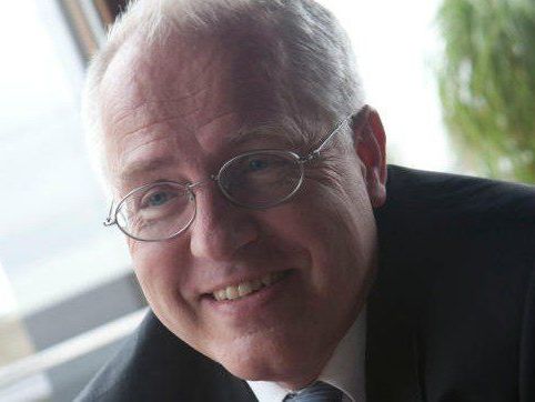 Hans-Peter Martin (55) fand ein „neues Sündenregister“ der EU: „Der Bericht zeigt ein völlig aus den Fugen geratenes Konstrukt.“ Hans-Peter Martin (55) fand ein „neues Sündenregister“ der EU: „Der Bericht zeigt ein völlig aus den Fugen geratenes Konstrukt.“