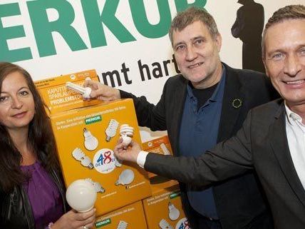 Die orangen Sammelboxen sind in 35 Wiener "Merkur" Filialen zu finden. Die orangen Sammelboxen sind in 35 Wiener "Merkur" Filialen zu finden.