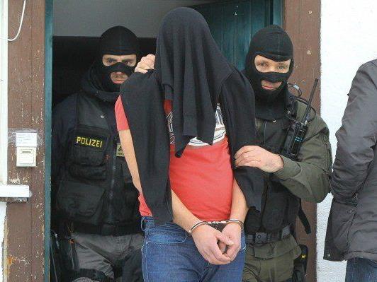 Der Tatverdächtige konnte nach dem Banküberfall in Koblach bereits nach 40 Minuten gefasst werden - vier Jahre Haft.