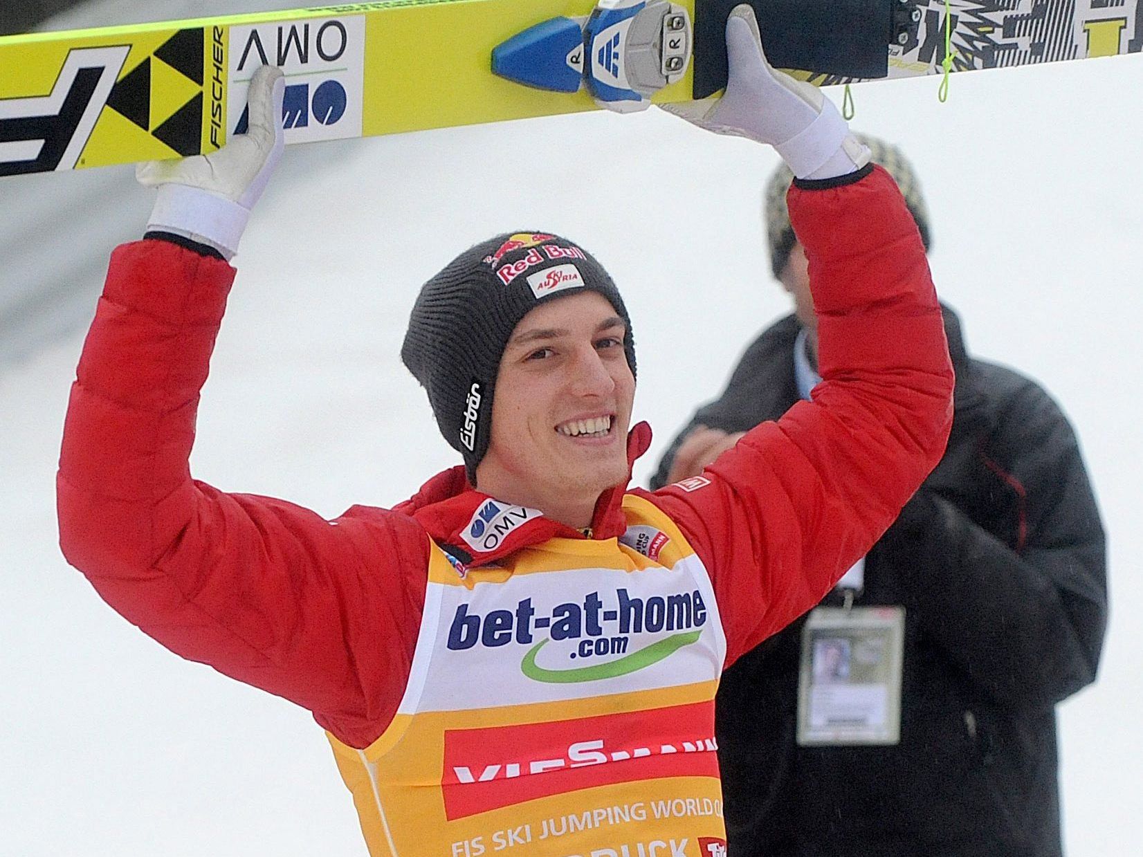 Titelverteidiger gelassen in finales Duell mit Jacobsen in Bischofshofen. Titelverteidiger gelassen in finales Duell mit Jacobsen in Bischofshofen.