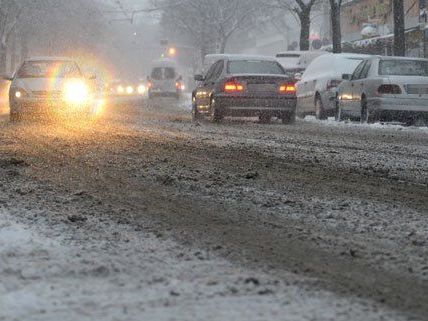Auf einem eisigen Gehsteig in Wien-Landstraße fand eine Passantin die Leiche einer 54-Jährigen. Auf einem eisigen Gehsteig in Wien-Landstraße fand eine Passantin die Leiche einer 54-Jährigen.