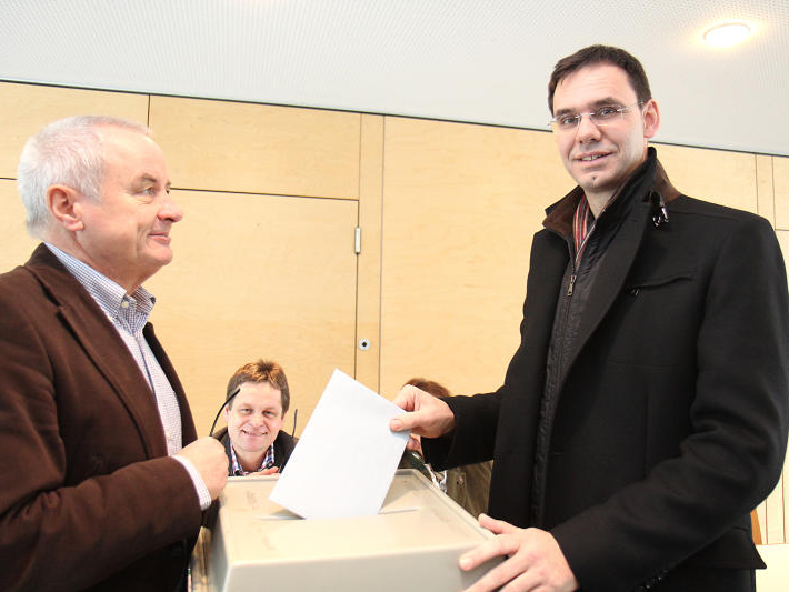 LH Wallner wählte in seinem Heimatort Frastanz. LH Wallner wählte in seinem Heimatort Frastanz.