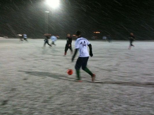 Trotz eisigen Temperaturen und viel Schnee testete der FCS am Donnerstag Abend Trotz eisigen Temperaturen und viel Schnee testete der FCS am Donnerstag Abend