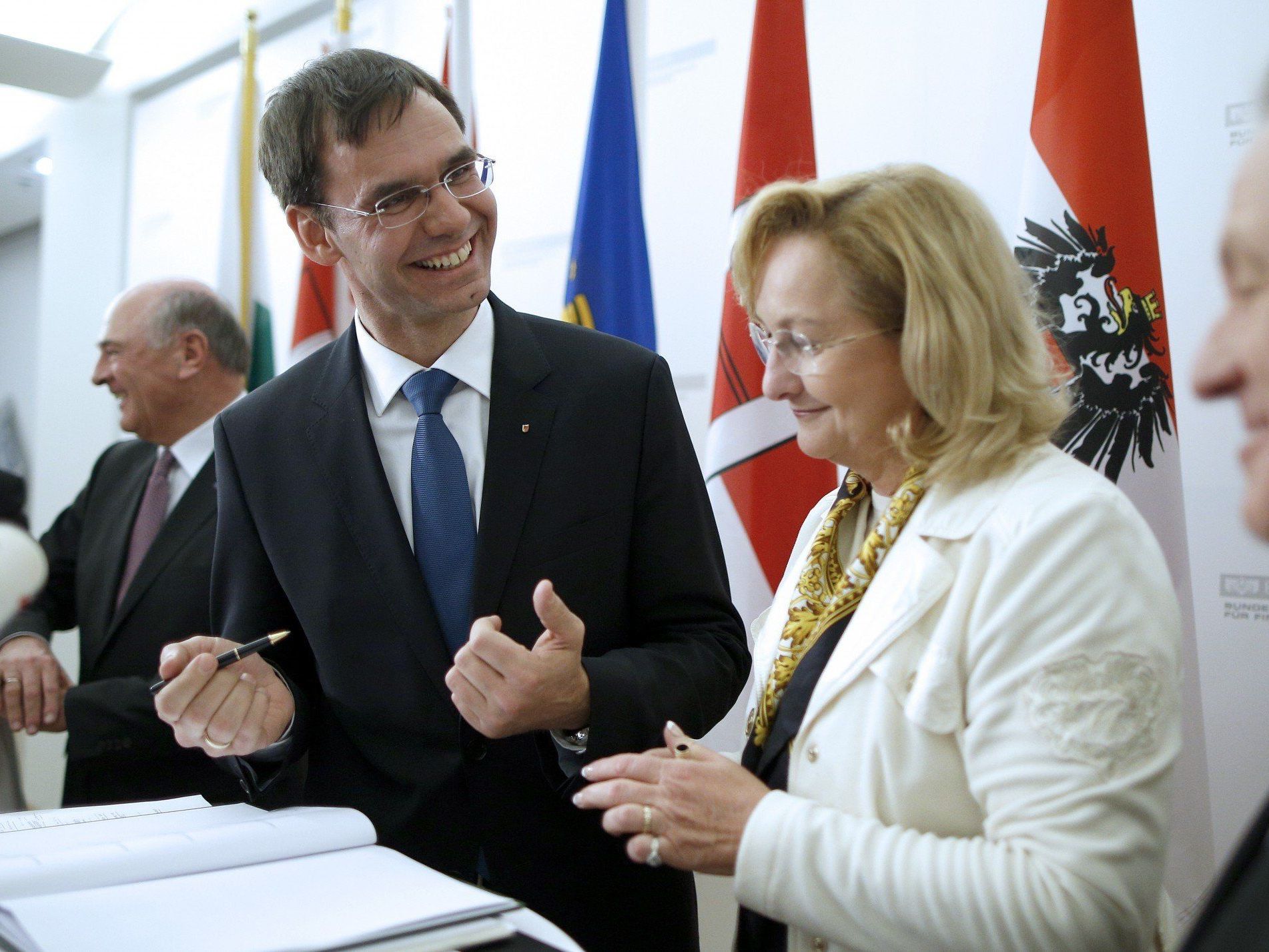 Finanzministerin drängt in "VN" und "TT" auf vergleichbare Darstellung der Finanzen. Finanzministerin drängt in "VN" und "TT" auf vergleichbare Darstellung der Finanzen.