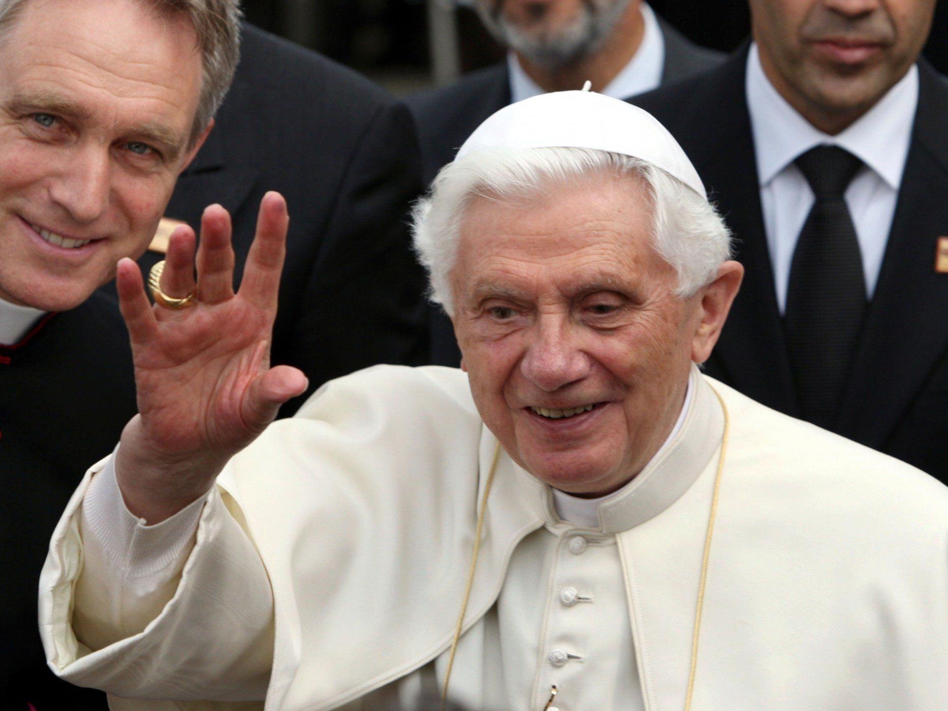 Noch nie hat der Sekretär eines Pontifex so viel Aufmerksamkeit erregt wie Georg Gänswein, der "George Clooney des Vatikans".