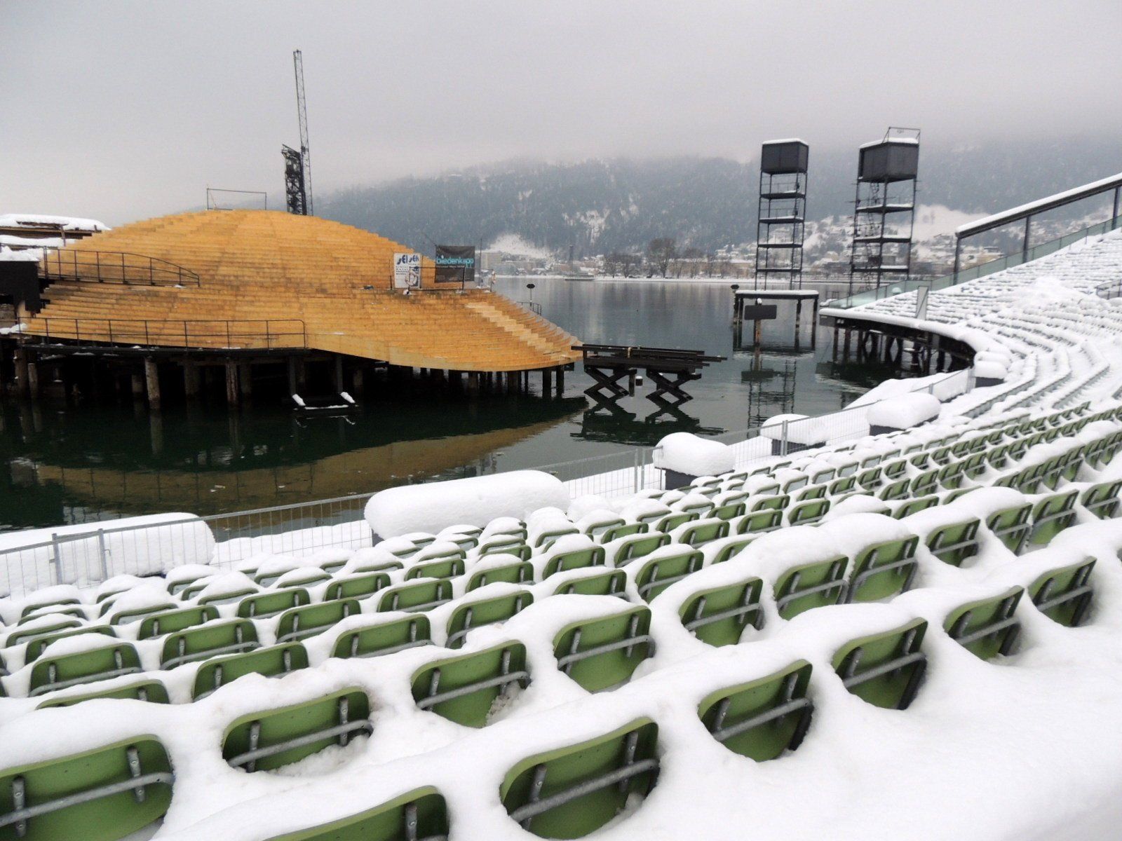 Die statische Auslegung erforderte das Entfernen der Schneemassen Die statische Auslegung erforderte das Entfernen der Schneemassen