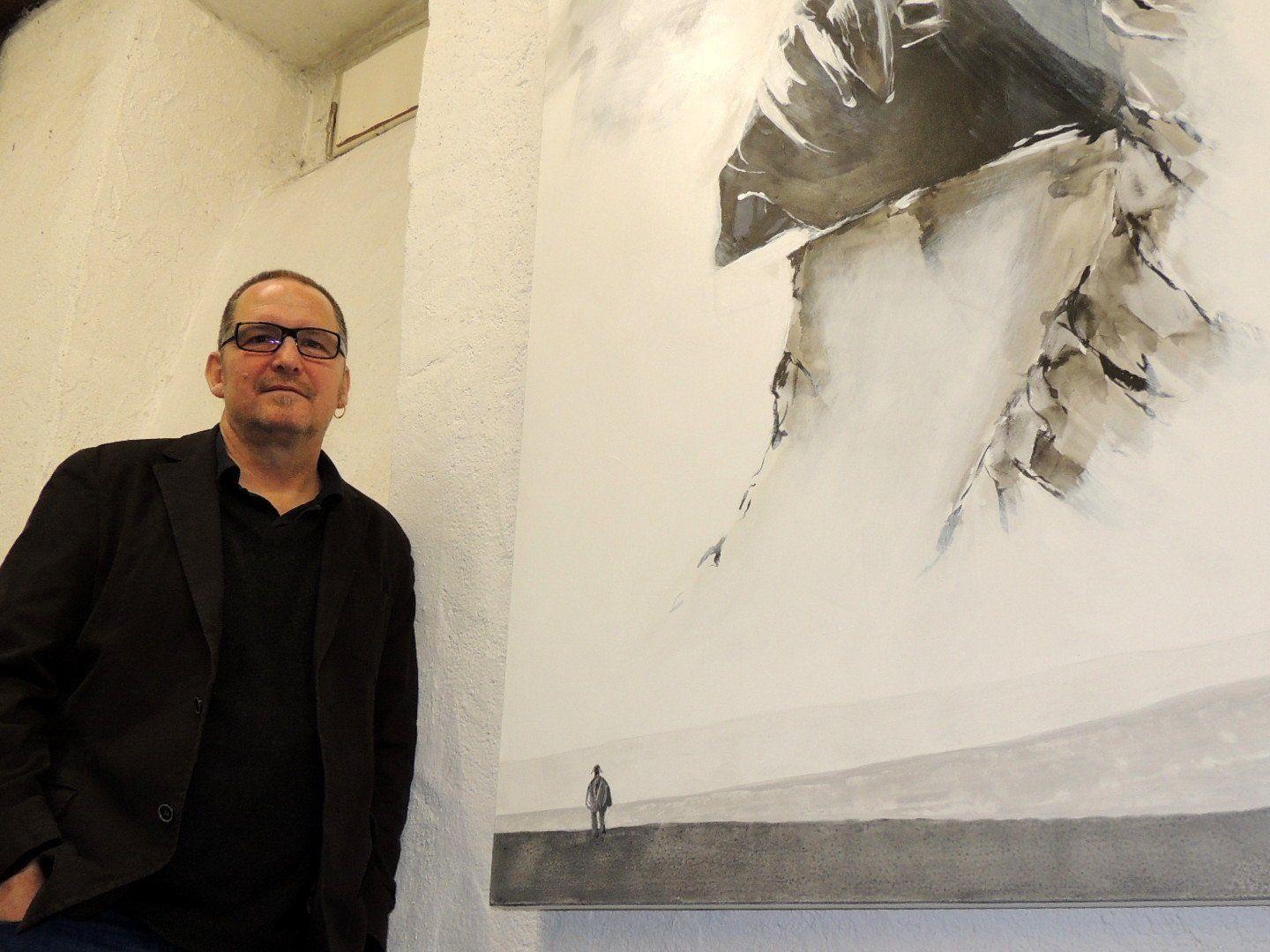 Künstler Peter Langebner mit monumentaler Schneelandschaft