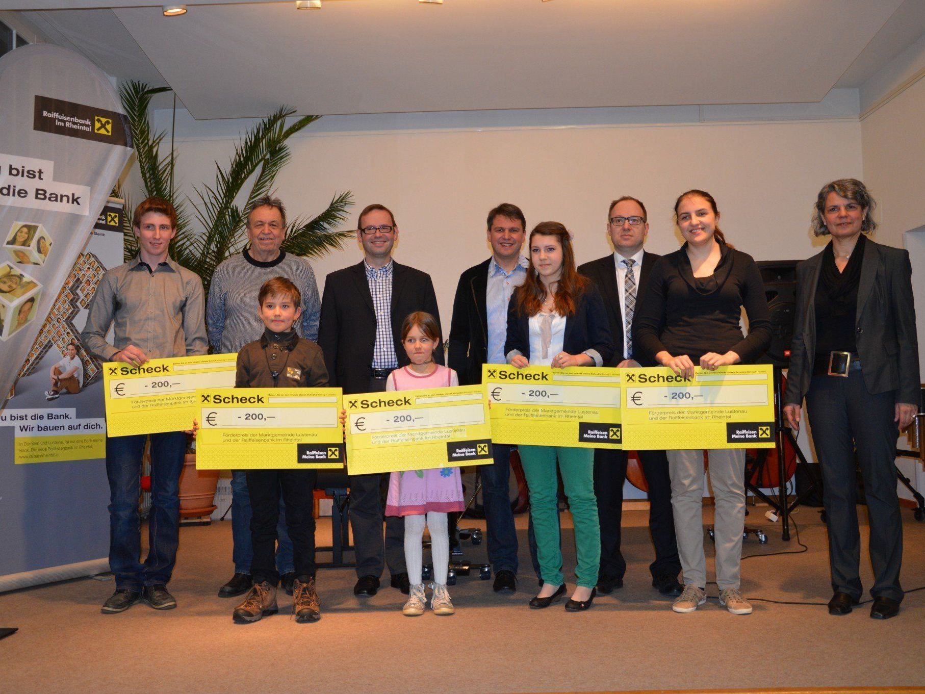 Die Gewinner der ersten Preise beim Förderpreis-Wettbewerb der Rheintalischen Musikschule Lustenau Die Gewinner der ersten Preise beim Förderpreis-Wettbewerb der Rheintalischen Musikschule Lustenau