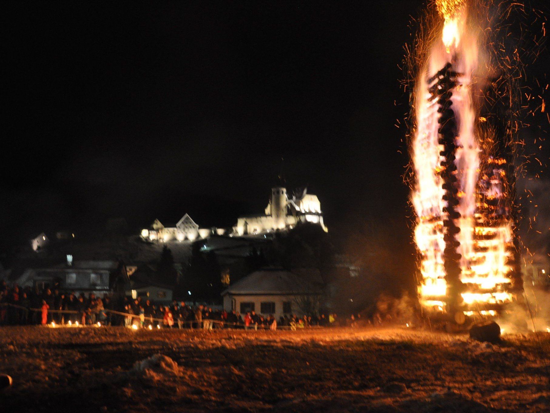 Der Rankweiler Traditionsfunken am St. Peter Bühel lockte viele Funkenfans an. Der Rankweiler Traditionsfunken am St. Peter Bühel lockte viele Funkenfans an.