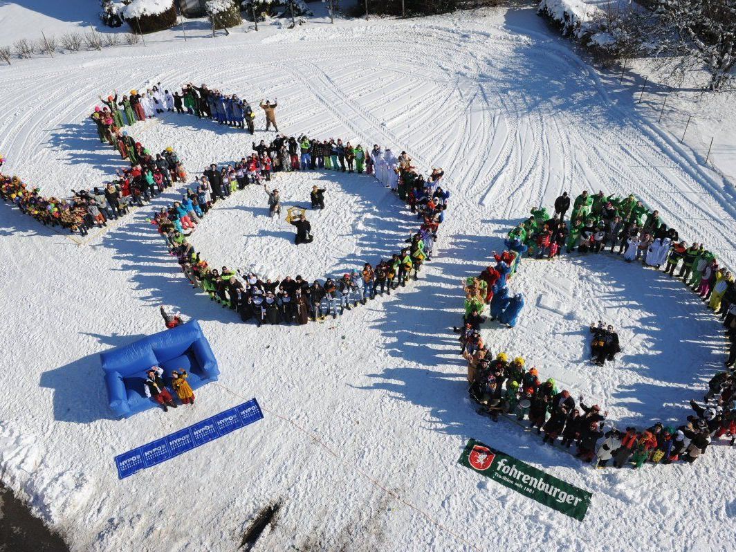 Bei den verschiedensten Veranstaltungen wird dem Jubiläum gedacht, wie beim Faschingsumzug, wo die Zahl 500 mit bunt kostümierten Mäschgerle dargestellt wurde. Bei den verschiedensten Veranstaltungen wird dem Jubiläum gedacht, wie beim Faschingsumzug, wo die Zahl 500 mit bunt kostümierten Mäschgerle dargestellt wurde.