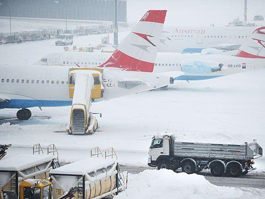 Der Schnee sorgt am Flughafen Wien-Schwechat für Probleme