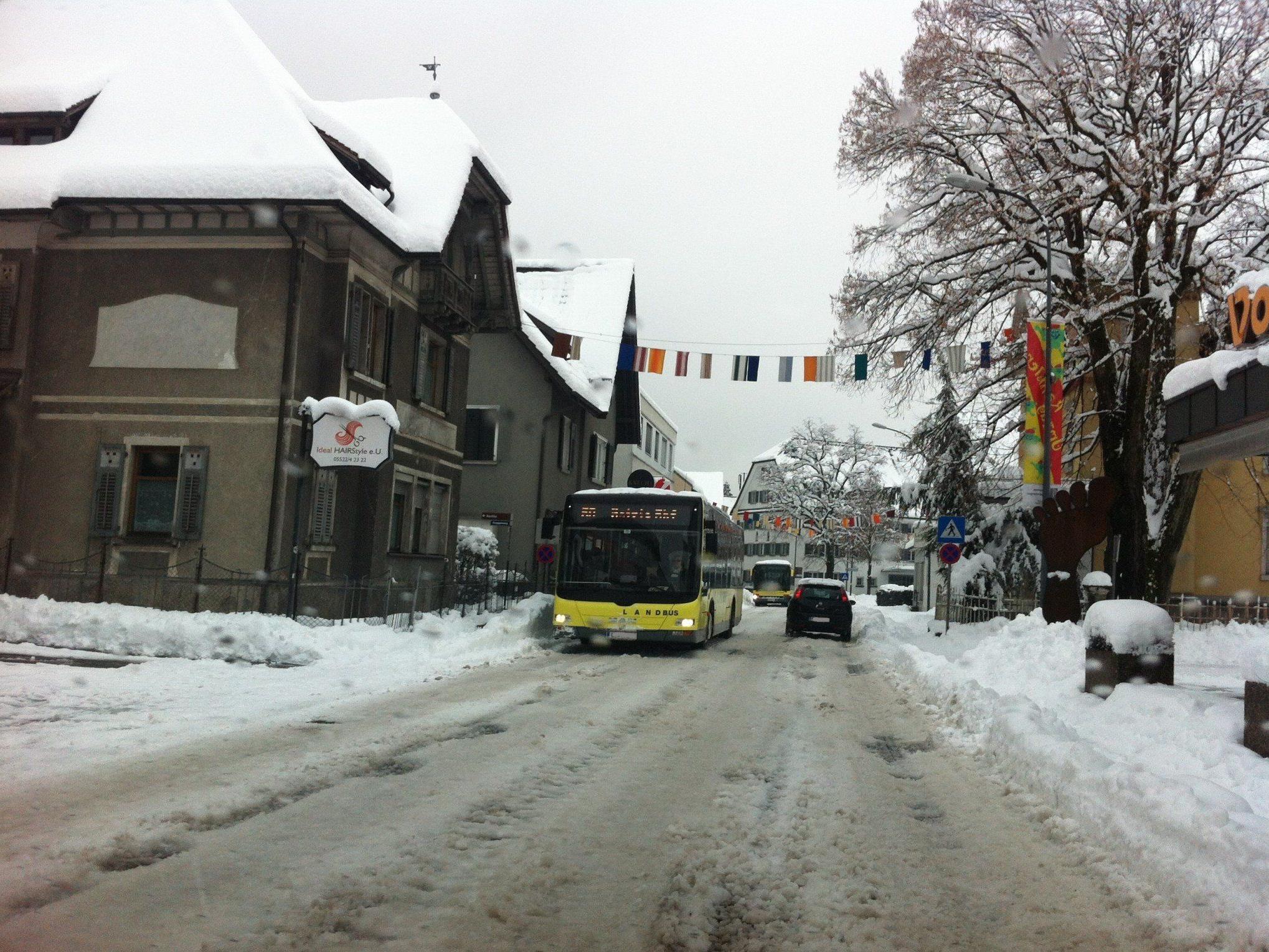 Schnee- und Straßenzustand Rankweil, Montag, 4. Februar 2013 – Mittagszeit