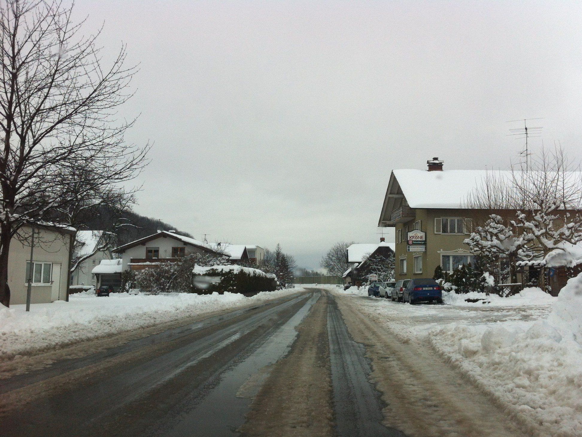 Schnee- und Straßenzustand Koblach, Montag, 4. Februar 2013 – Mittagszeit Schnee- und Straßenzustand Koblach, Montag, 4. Februar 2013 – Mittagszeit