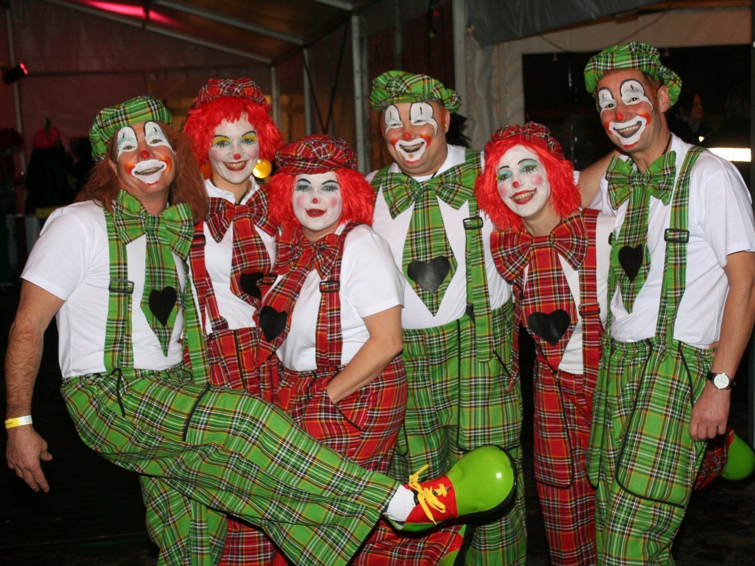 Faschingsnarren aus dem ganzen Land feierten "läbbisches" 50-jähriges Bestehen Faschingsnarren aus dem ganzen Land feierten "läbbisches" 50-jähriges Bestehen