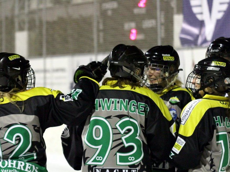 Großer Jubel im Lager der Wildcats Lustenau nach dem Erreichen des Schweizer Meistertitel. Großer Jubel im Lager der Wildcats Lustenau nach dem Erreichen des Schweizer Meistertitel.