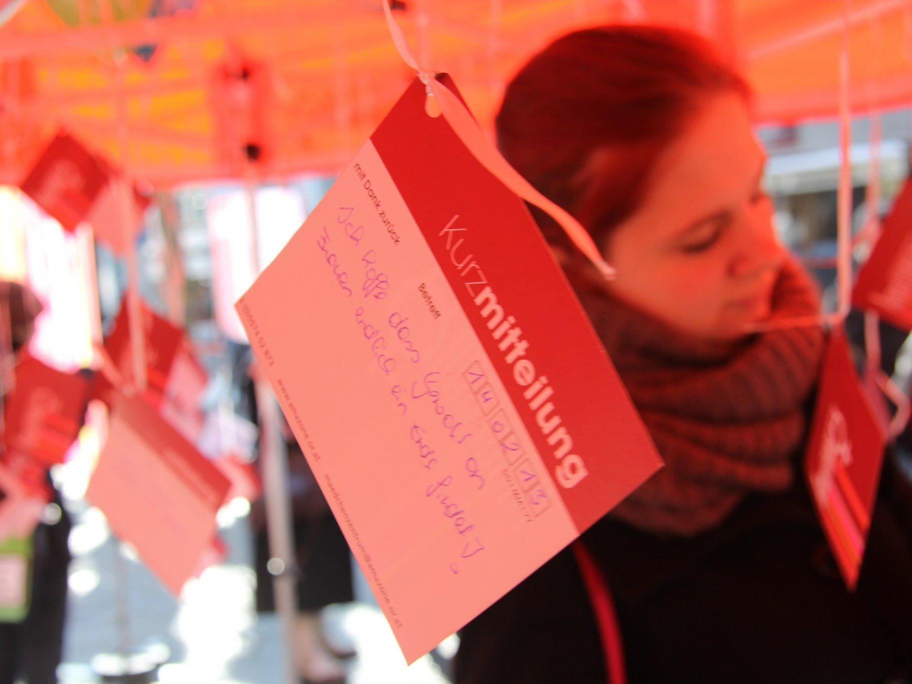 "One Billion Rising" in Bregenz: Aktionstag gegen Gewalt gegen Frauen.