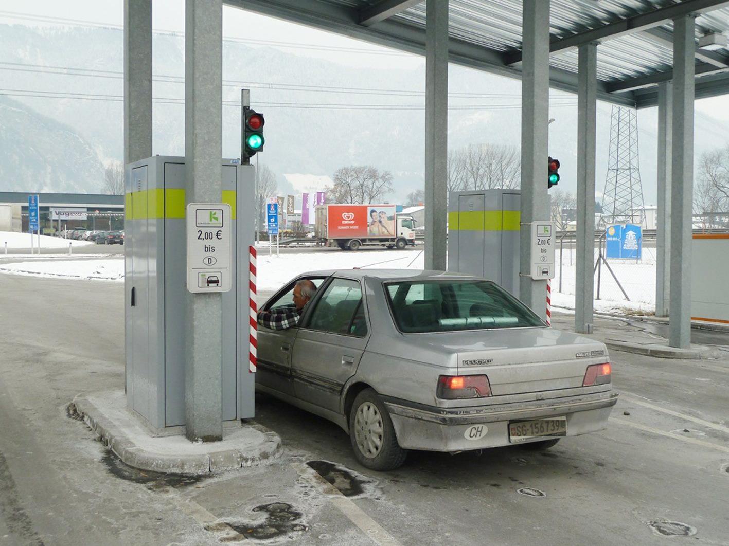 Die Automaten für die Korridorvignette an der Autobahnauffahrt Hohenems sollen spätestens Ende 2013 geschlossen werden.