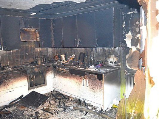 Verheerender Anblick nach Küchenbrand in Lindabrunn Verheerender Anblick nach Küchenbrand in Lindabrunn