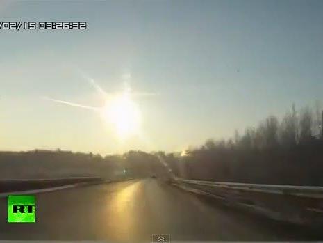 Spektakuläre Video-Aufnahmen der Meteoriten die über Russland niedergingen.