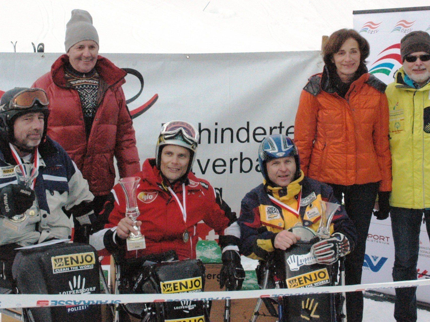 Siegerehrung Rollstuhlklasse (v.l.n.r. sitzend Klocker, Egle, Wimmer, stehend BSV Präsident Josef Fink, LR Bernadette Mennel, und Obmann Heinz Peter Ritter vom ISV der Caritas)