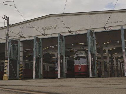 Fünf Straßenbahnen wurden bei dem Rangierunfall beschädigt. Fünf Straßenbahnen wurden bei dem Rangierunfall beschädigt.