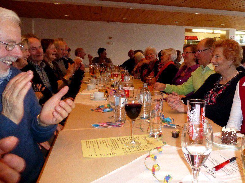 Ausgelassen gefeiert wurde beim Seniorenfasching im Gemeindesaal von Doren.