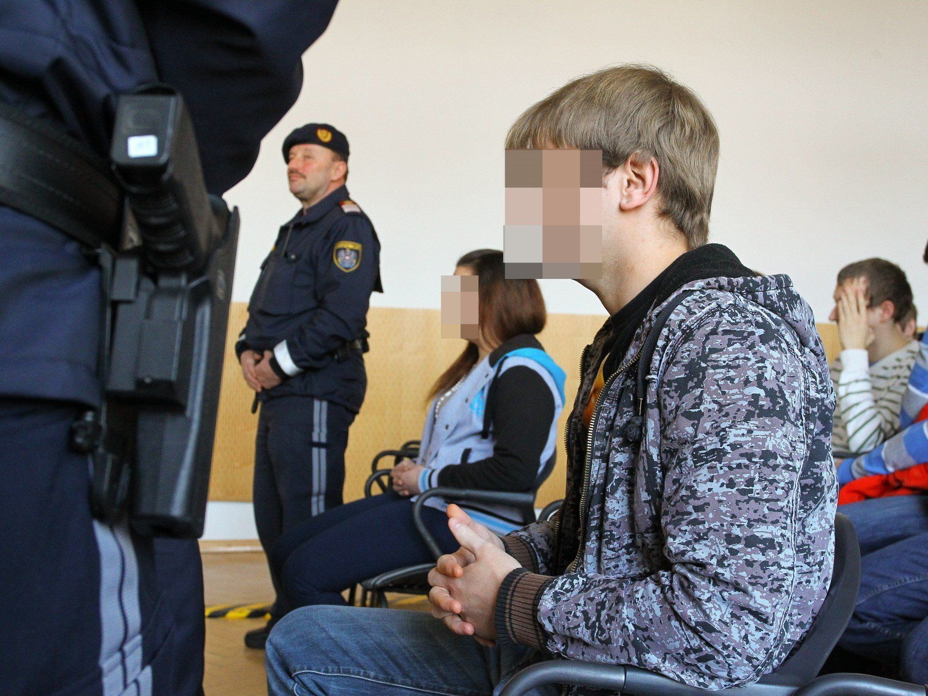 Das Pärchen wurde zu 7 bzw. 4 Jahren Haft verurteilt, das Urteil ist noch nicht rechtskräftig. Das Pärchen wurde zu 7 bzw. 4 Jahren Haft verurteilt, das Urteil ist noch nicht rechtskräftig.