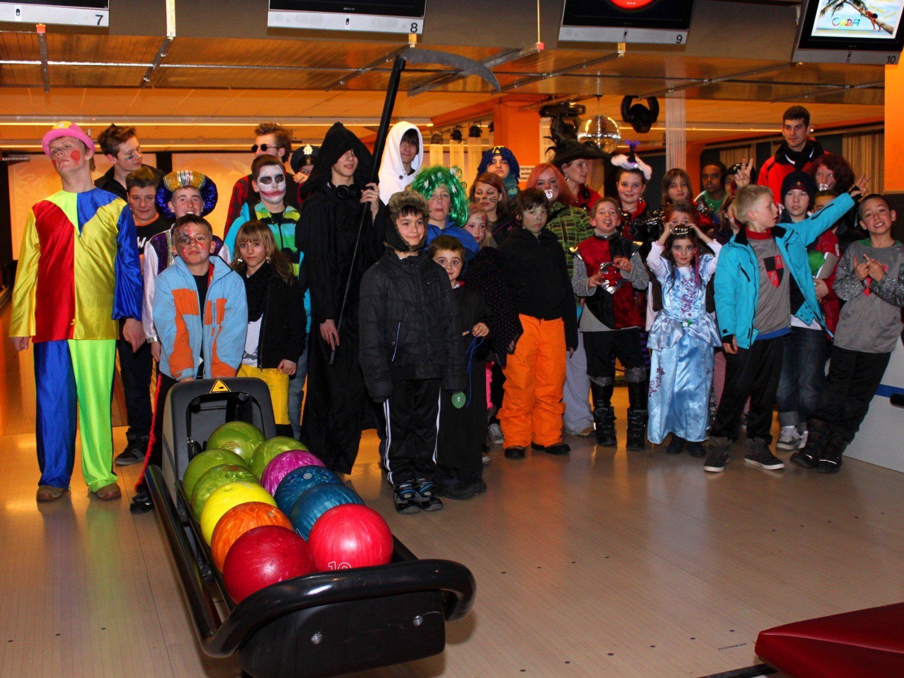 Die SOS Kinderdorf Gruppe hatte viel Spaß im Strike Center Die SOS Kinderdorf Gruppe hatte viel Spaß im Strike Center