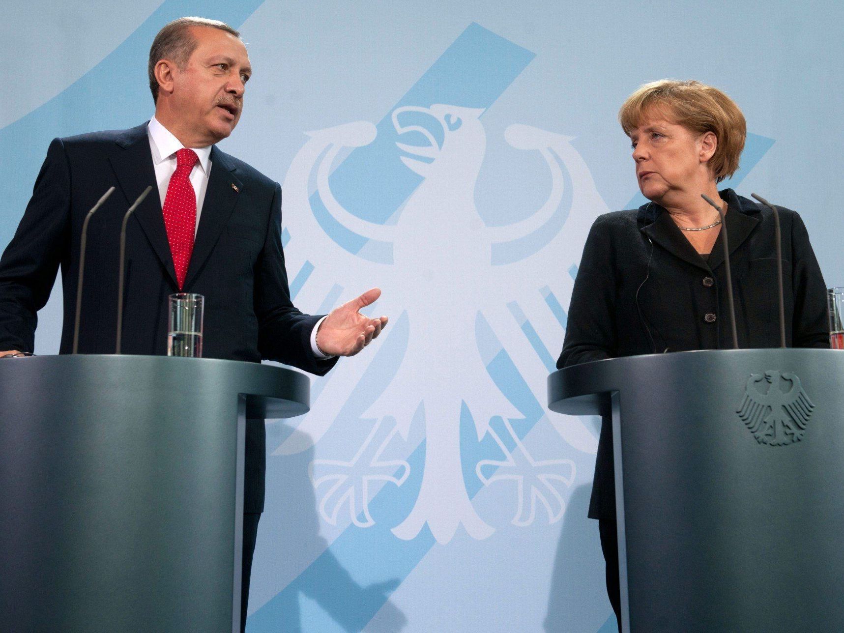 Die deutsche Kanzlerin Merkel wird am Sonntag ihre Türkei-Reise beginnen. Die deutsche Kanzlerin Merkel wird am Sonntag ihre Türkei-Reise beginnen.