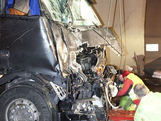 Dalaaser Tunnel: Unfall sorgt für Stau. Dalaaser Tunnel: Unfall sorgt für Stau.