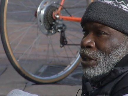 Als Dankeschön wird Billy Ray Harris (im Bild) derzeit mit Geldspenden aus aller Welt überhäuft. Als Dankeschön wird Billy Ray Harris (im Bild) derzeit mit Geldspenden aus aller Welt überhäuft.