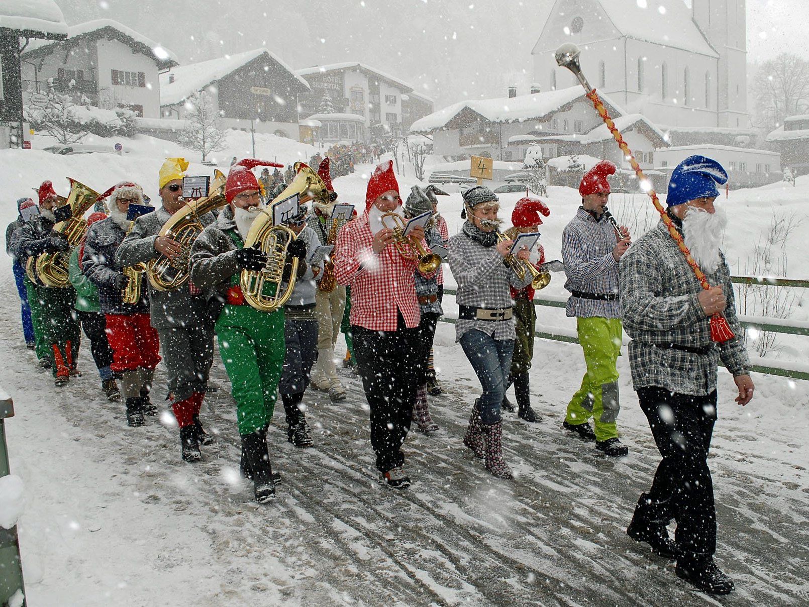 Ein Silbertaler Faschingsumzug ohne die Bürgermusik Silbertal wäre nicht vorstellbar. Ein Silbertaler Faschingsumzug ohne die Bürgermusik Silbertal wäre nicht vorstellbar.