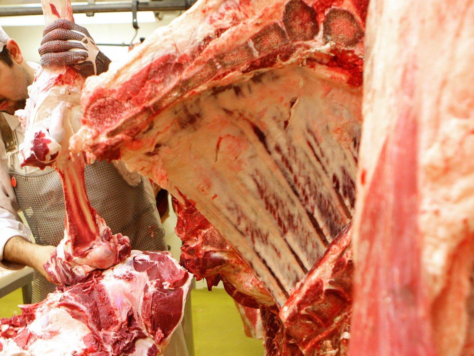 "Mogelpackungen": Skandal rund um verfälschtes Rindfleisch greift weiter um sich.