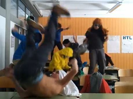 Harlem-Shake in der HTL Rankweil: Die Schüler lassen es krachen. Harlem-Shake in der HTL Rankweil: Die Schüler lassen es krachen.