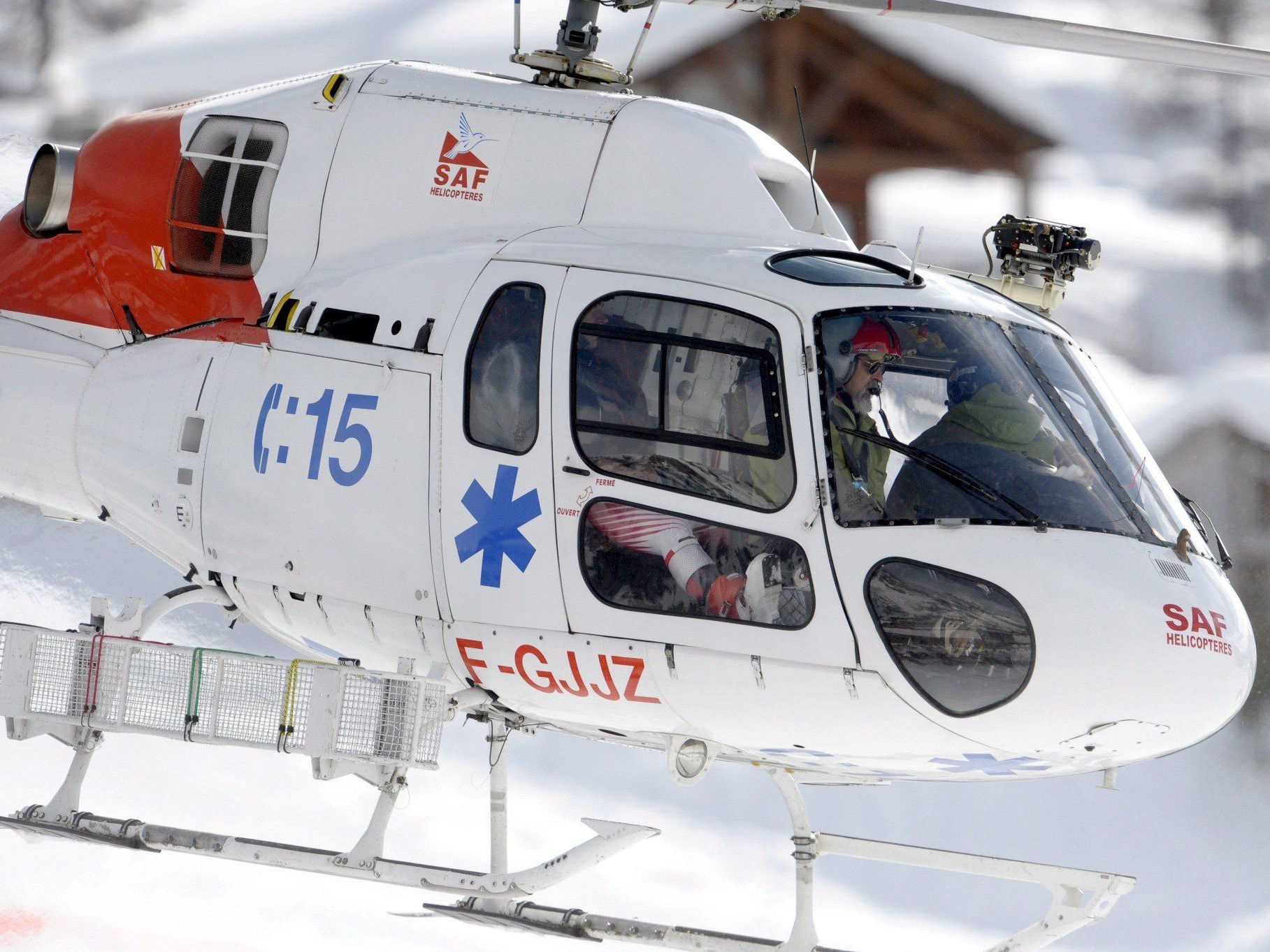 Der Helikopter war zuvor in der Nähe des Flugplatzes im französischen Avignon in Turbulenzen geraten. Der Helikopter war zuvor in der Nähe des Flugplatzes im französischen Avignon in Turbulenzen geraten.