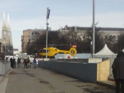 Ein 13-Jähriger verletzte sich am Freitag beim Eislaufen in Wien. Ein 13-Jähriger verletzte sich am Freitag beim Eislaufen in Wien.