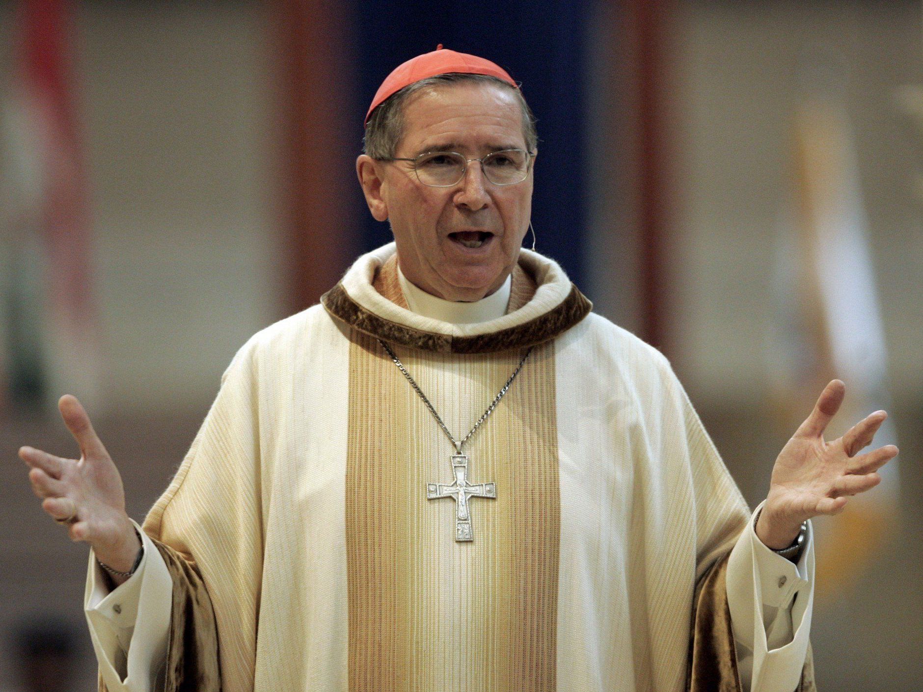 Laut Kurienkardinal Velasio de Paolis soll US-Kardinal Mahony an Papstwahl teilnehmen. Laut Kurienkardinal Velasio de Paolis soll US-Kardinal Mahony an Papstwahl teilnehmen.