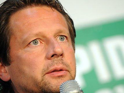 Rapids Cheftrainer Peter Schöttel kann sich auch in Zukunft auf sein Betreuerteam verlassen Rapids Cheftrainer Peter Schöttel kann sich auch in Zukunft auf sein Betreuerteam verlassen