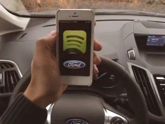 Serienmäßig in neuer Ford-Geländelimousine integriert. Serienmäßig in neuer Ford-Geländelimousine integriert.