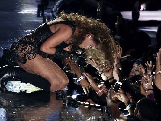 Nach spektakulärem Super Bowl-Auftritt: Beyonce verkündet Welttournee. Nach spektakulärem Super Bowl-Auftritt: Beyonce verkündet Welttournee.