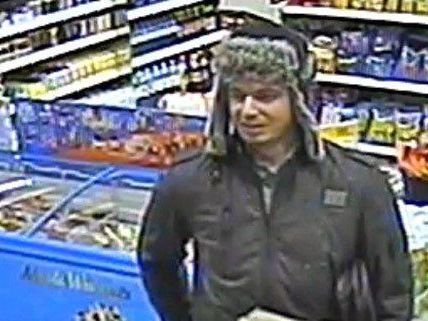 Ohne Beute flüchtete der Tankstellenräuber am Donnerstagabend. Ohne Beute flüchtete der Tankstellenräuber am Donnerstagabend.