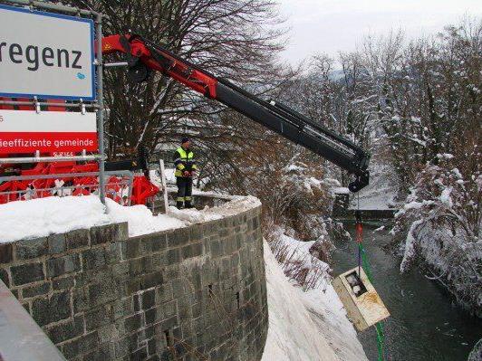 Bregenz: Tresor aus Vkw-Kanal geborgen - © VOL.AT/ Pascal Pletsch