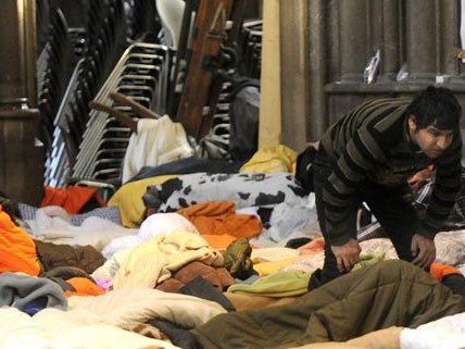 Aktivisten zufolge droht den Votivkirchen-Flüchtlingen jetzt die Abschiebung. Aktivisten zufolge droht den Votivkirchen-Flüchtlingen jetzt die Abschiebung.