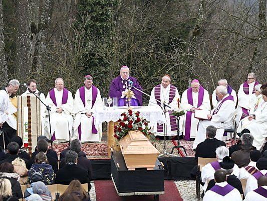 Bischof Schwarz leitete Begräbniszeremonie