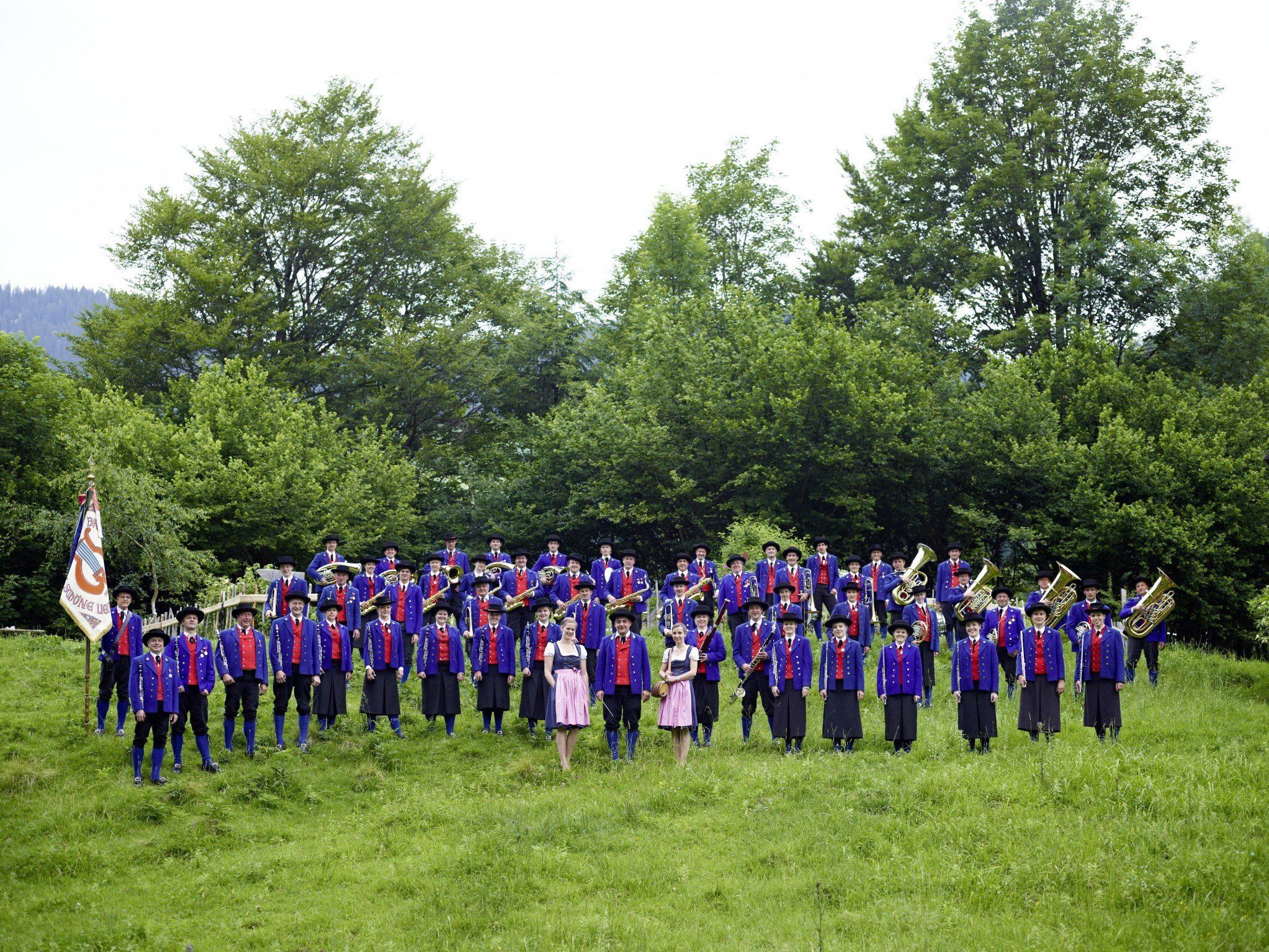 Die Musikantinnen und Musikanten der Bürgermusik Au laden zum Jubiläumskonzert. Die Musikantinnen und Musikanten der Bürgermusik Au laden zum Jubiläumskonzert.