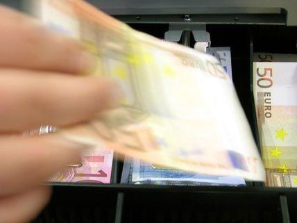 Raubüberfall in Wien-Fünfhaus: Trio überfällt Supermarkt Raubüberfall in Wien-Fünfhaus: Trio überfällt Supermarkt