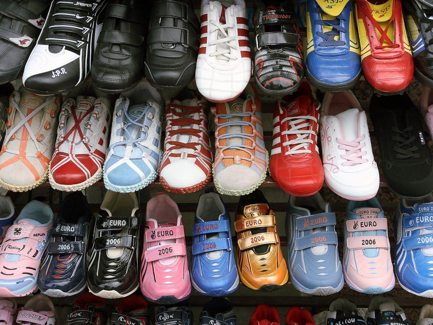 Schuhe für Albanien